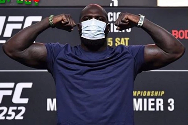 Розенстрёйк нокаутировал дос Сантоса на UFC в Лас-Вегасе